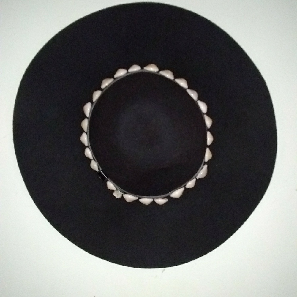 Redesigned H&M floppy black hat